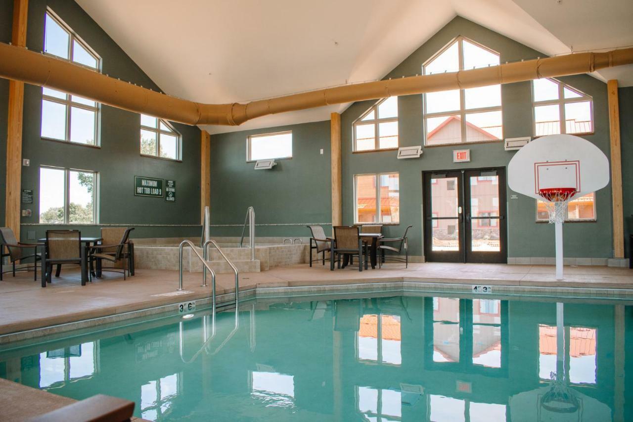 The Lodge At Mauston Extérieur photo